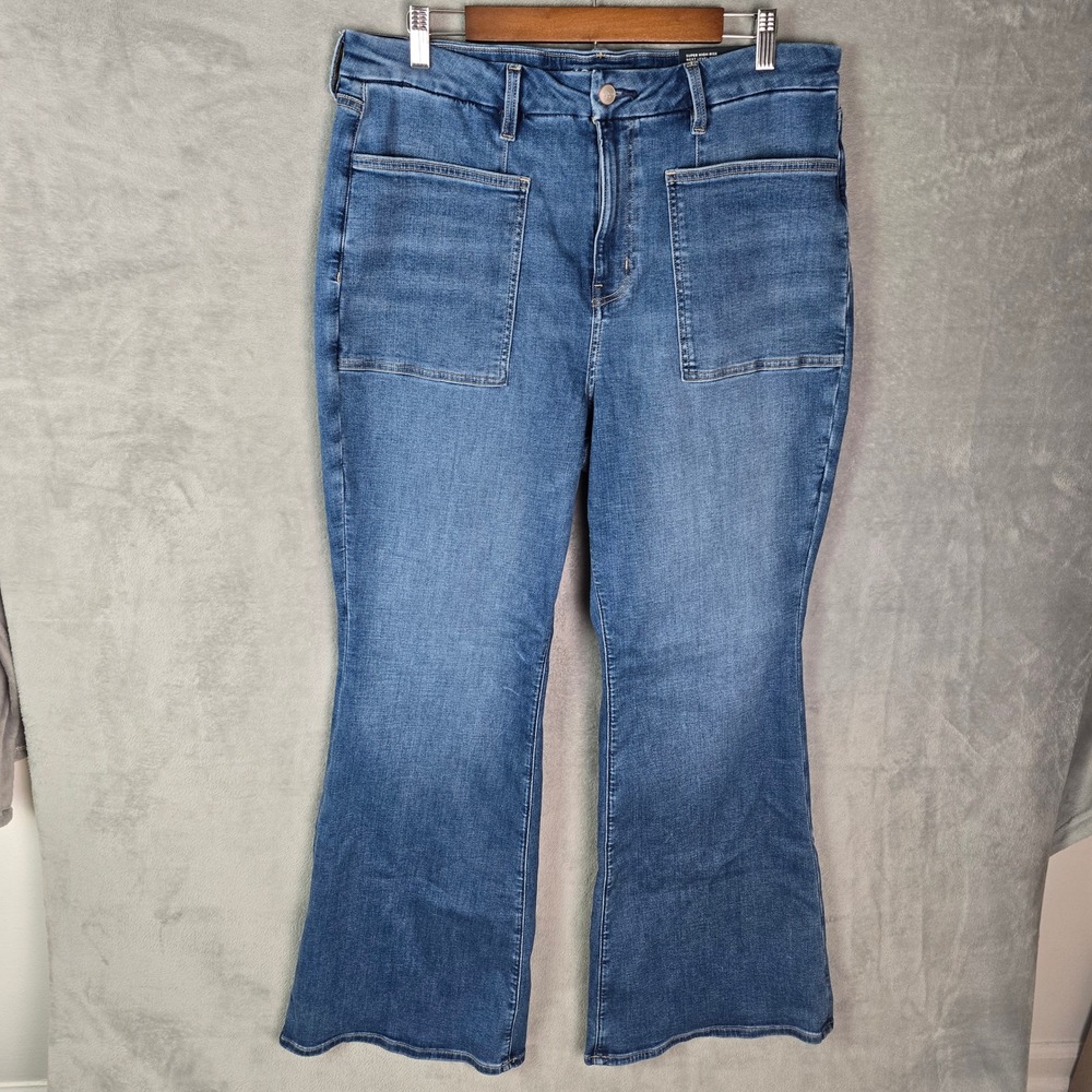 American Eagle Curvy Flare Super High Rise Jeans Medium Wash Blue 18 Regular NEW